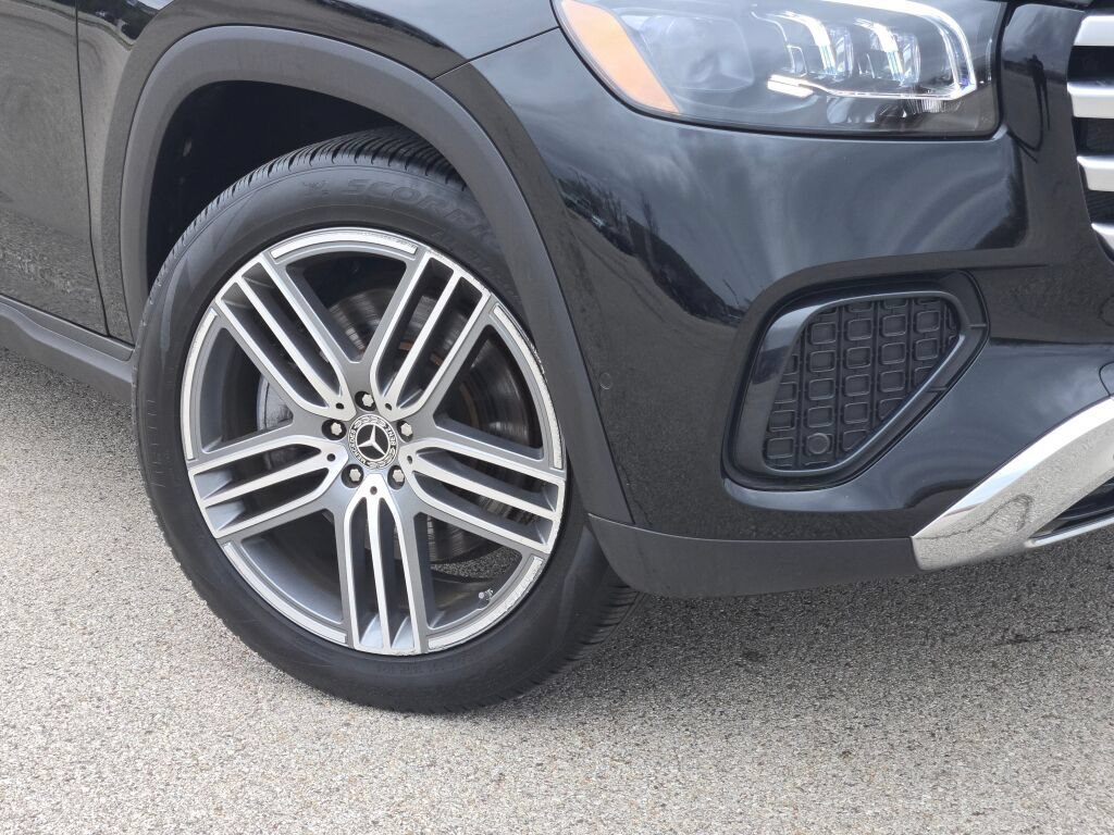 Used 2025 Mercedes-Benz GLS 450 4MATIC image 3