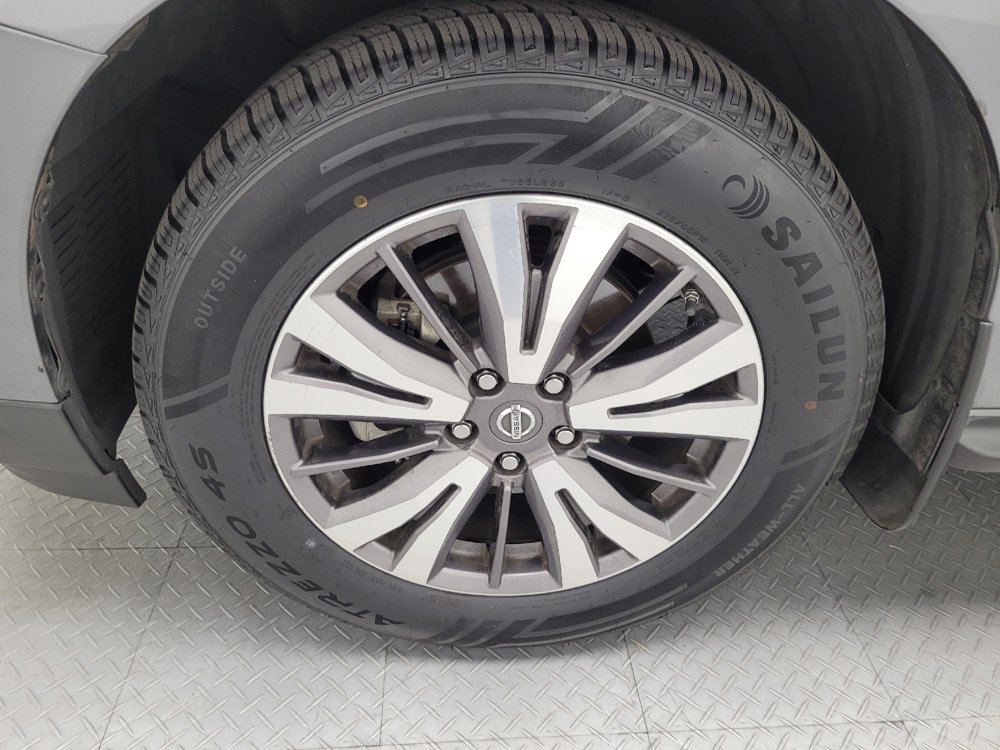 Used 2017 Nissan Pathfinder SV FWD image 31