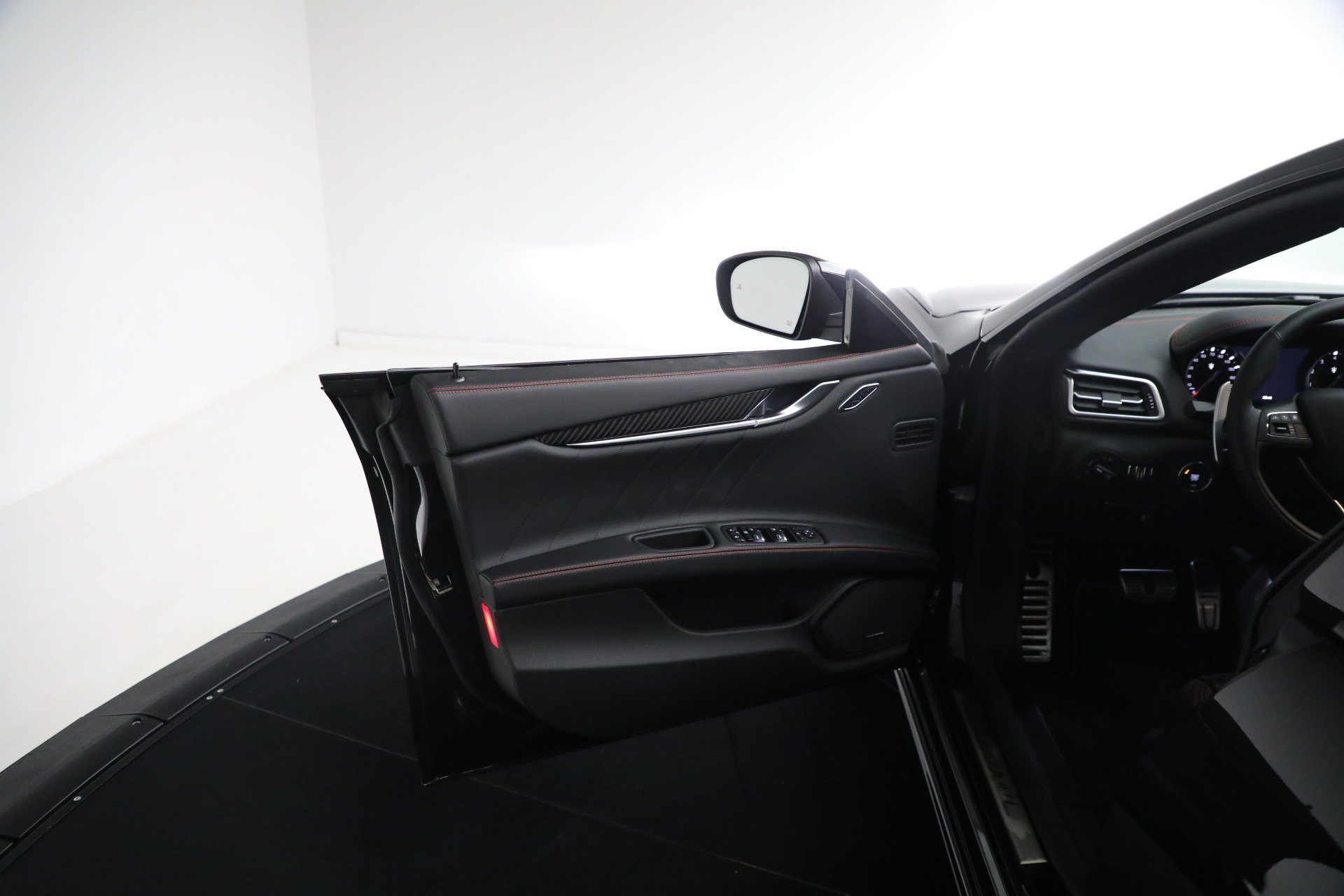 Certified 2024 Maserati Ghibli Modena Q4 AWD/4WD image 33