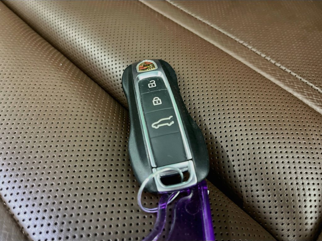 Used 2023 Porsche Cayenne S AWD/4WD image 22