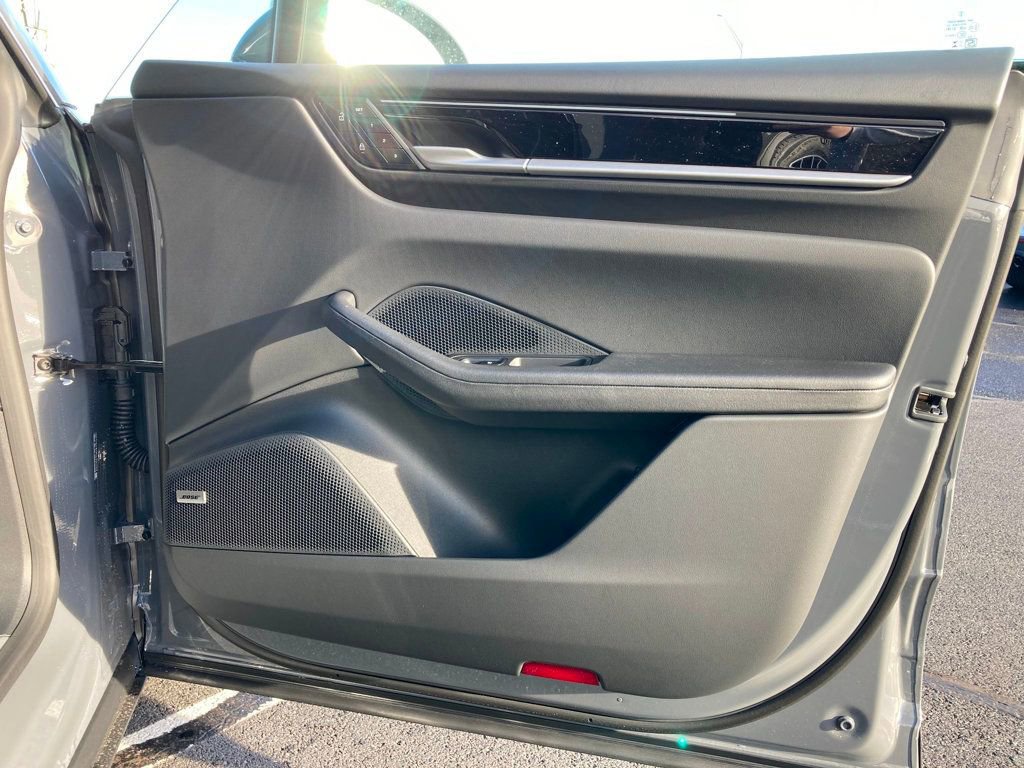 Used 2025 Porsche Macan 4S Electric image 31