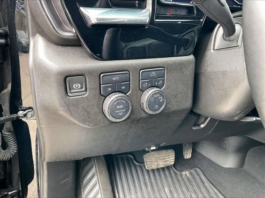 Used 2025 Chevrolet Silverado 1500 LT AWD/4WD image 25