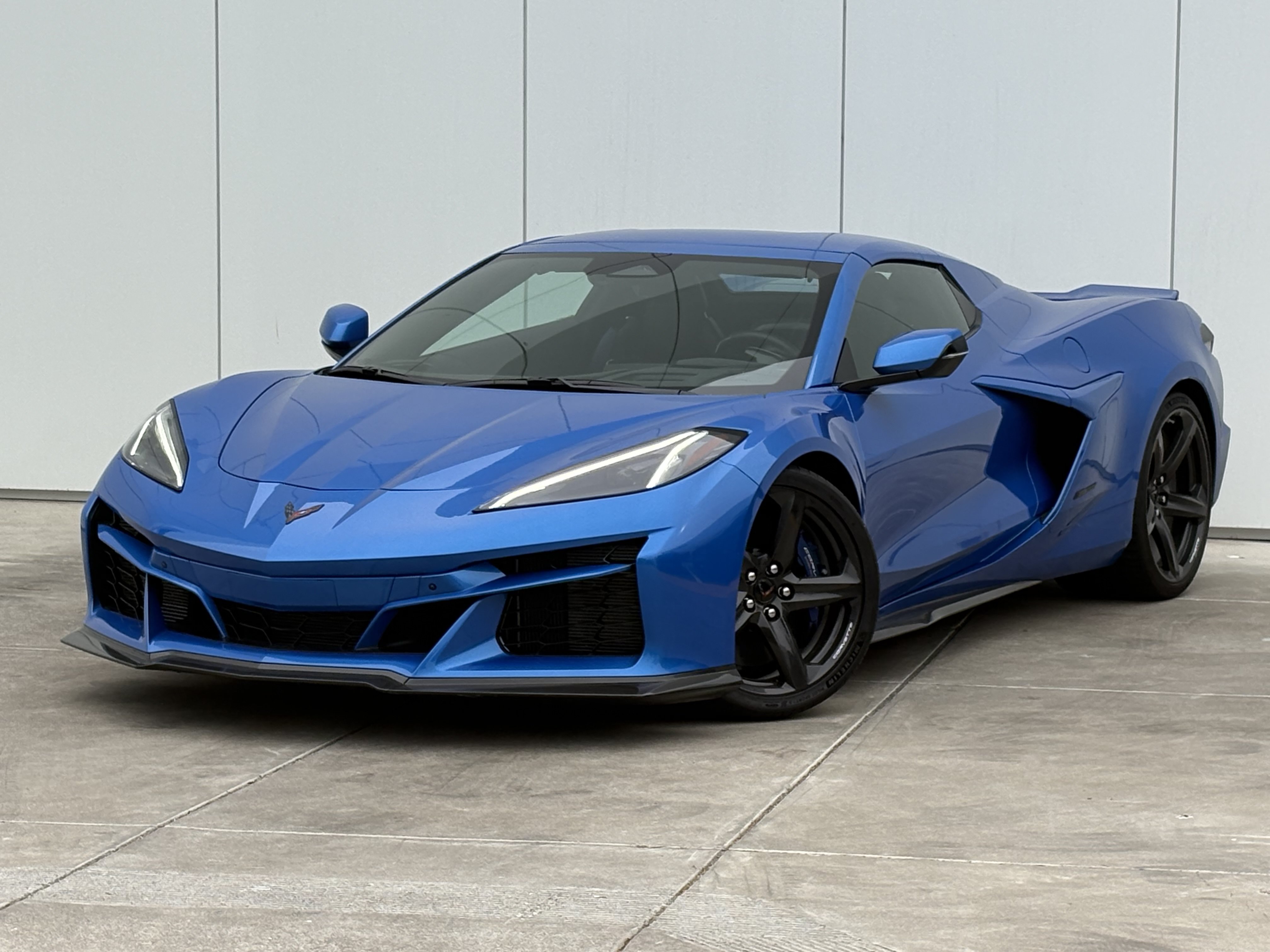 Used 2026 Chevrolet Corvette E-Ray w/ Stealth Interior Trim Package AWD/4WD image 2