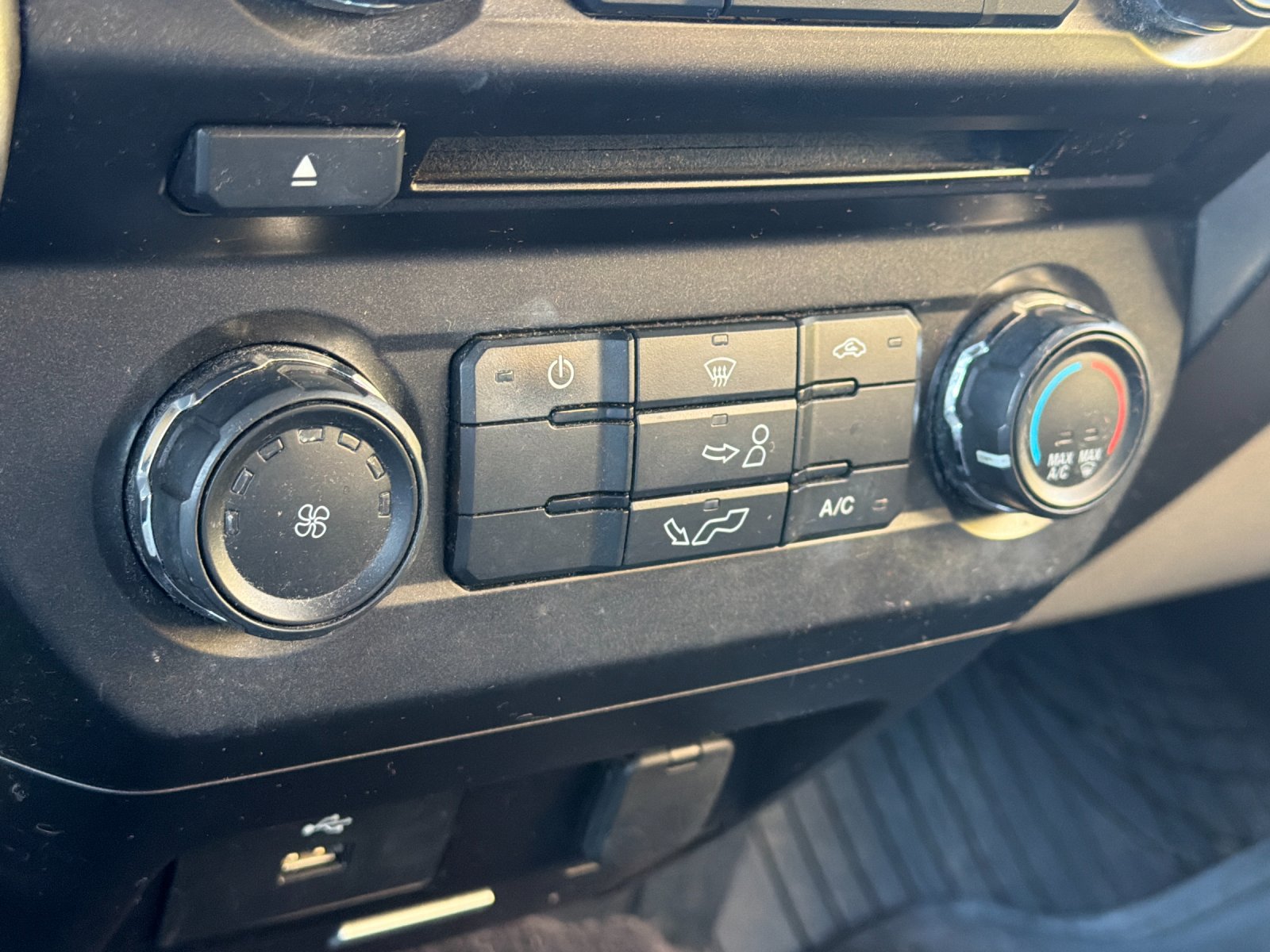 Used 2016 Ford F150 XLT AWD/4WD image 17