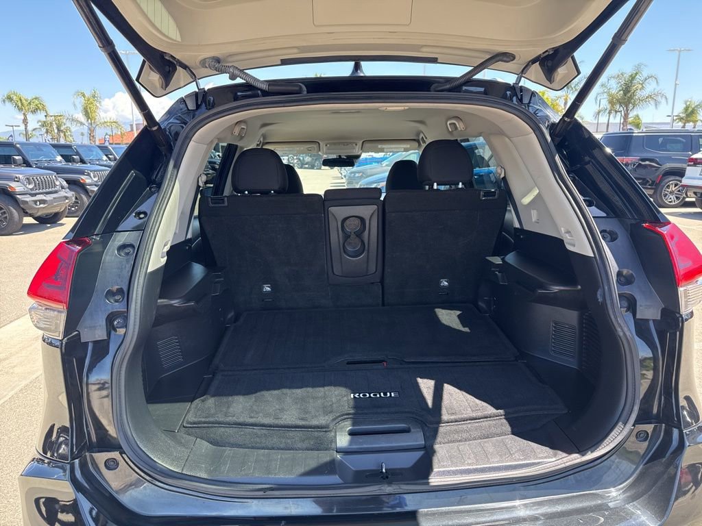 Used 2020 Nissan Rogue SV image 13