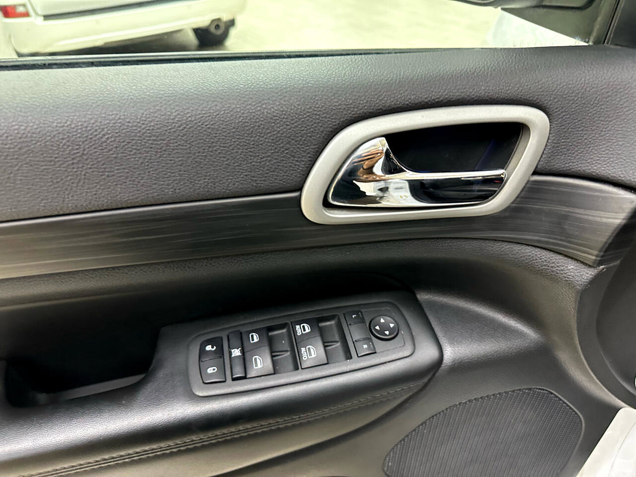 Used 2022 Jeep Grand Cherokee Laredo X image 17