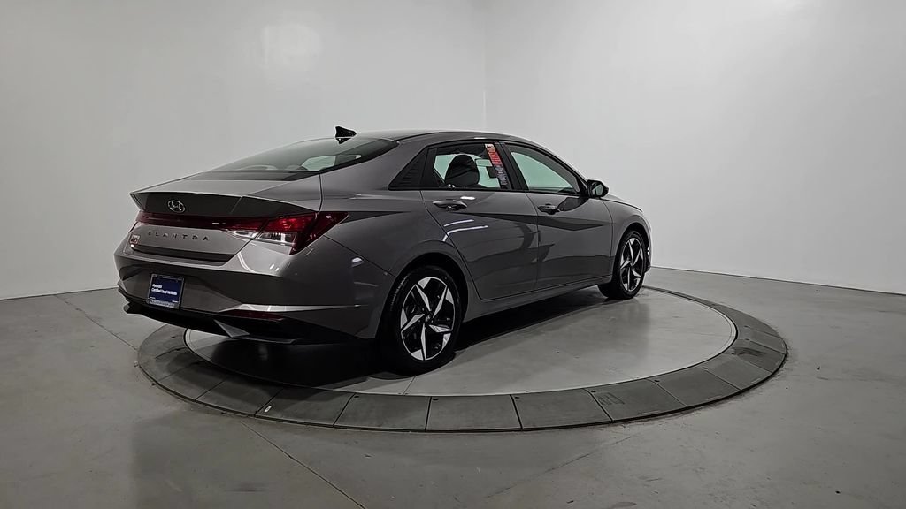 Certified 2023 Hyundai Elantra SEL w/ Convenience Package FWD image 5