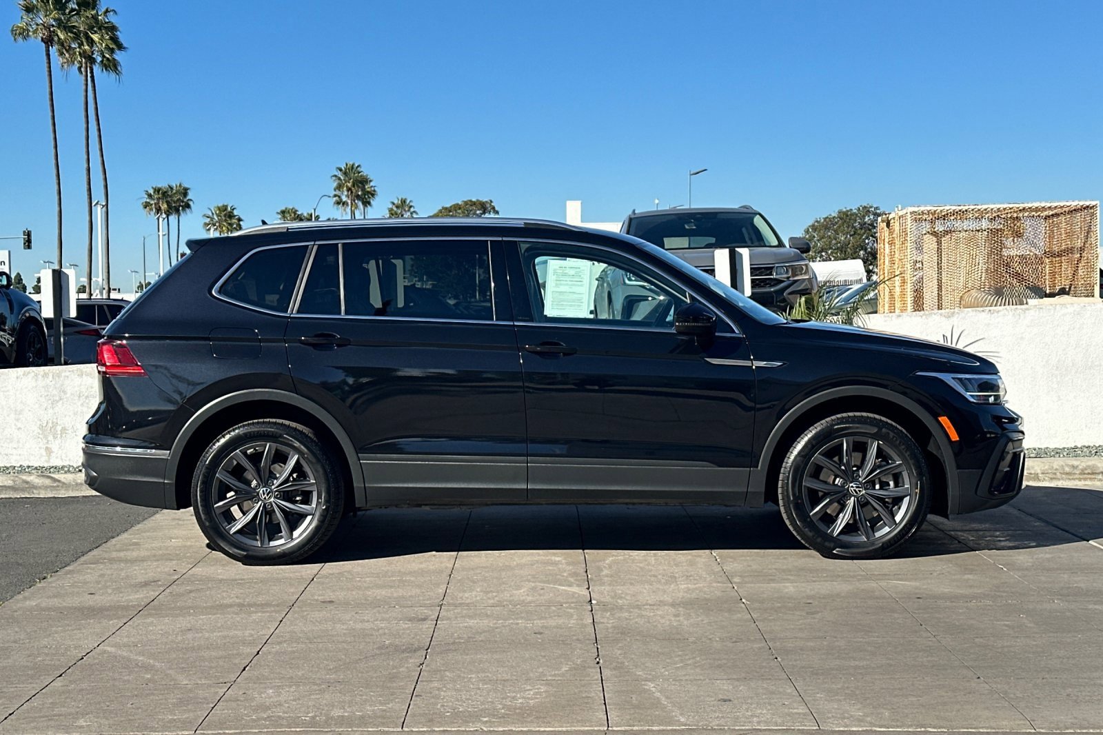 Certified 2022 Volkswagen Tiguan SE image 4