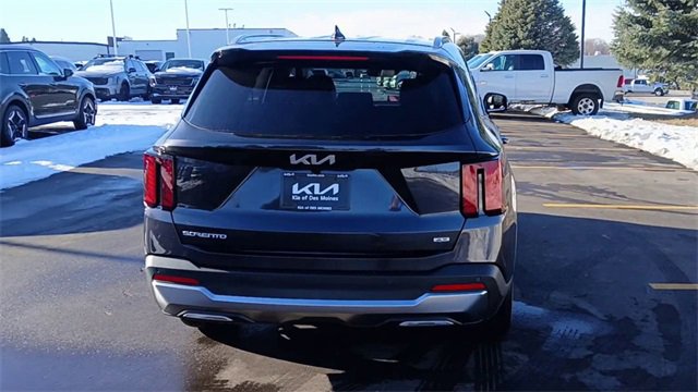 New 2026 Kia Sorento S image 2