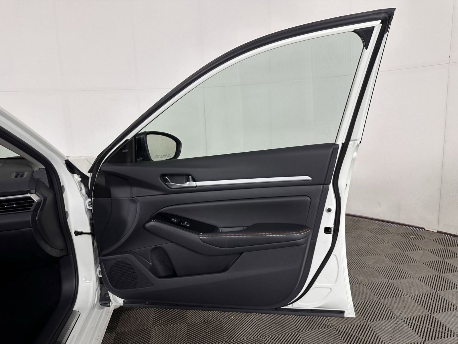 New 2025 Nissan Altima 2.5 SR w/ SR Premium Package image 41