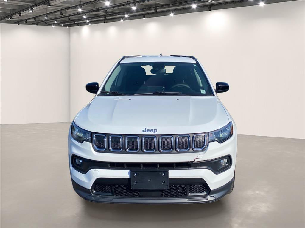 Used 2022 Jeep Compass Latitude AWD/4WD image 2