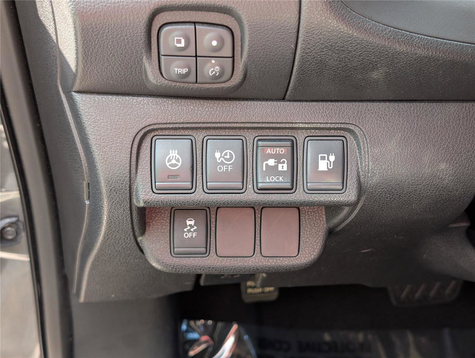 Used 2015 Nissan Leaf SL w/ Premium Package FWD image 21