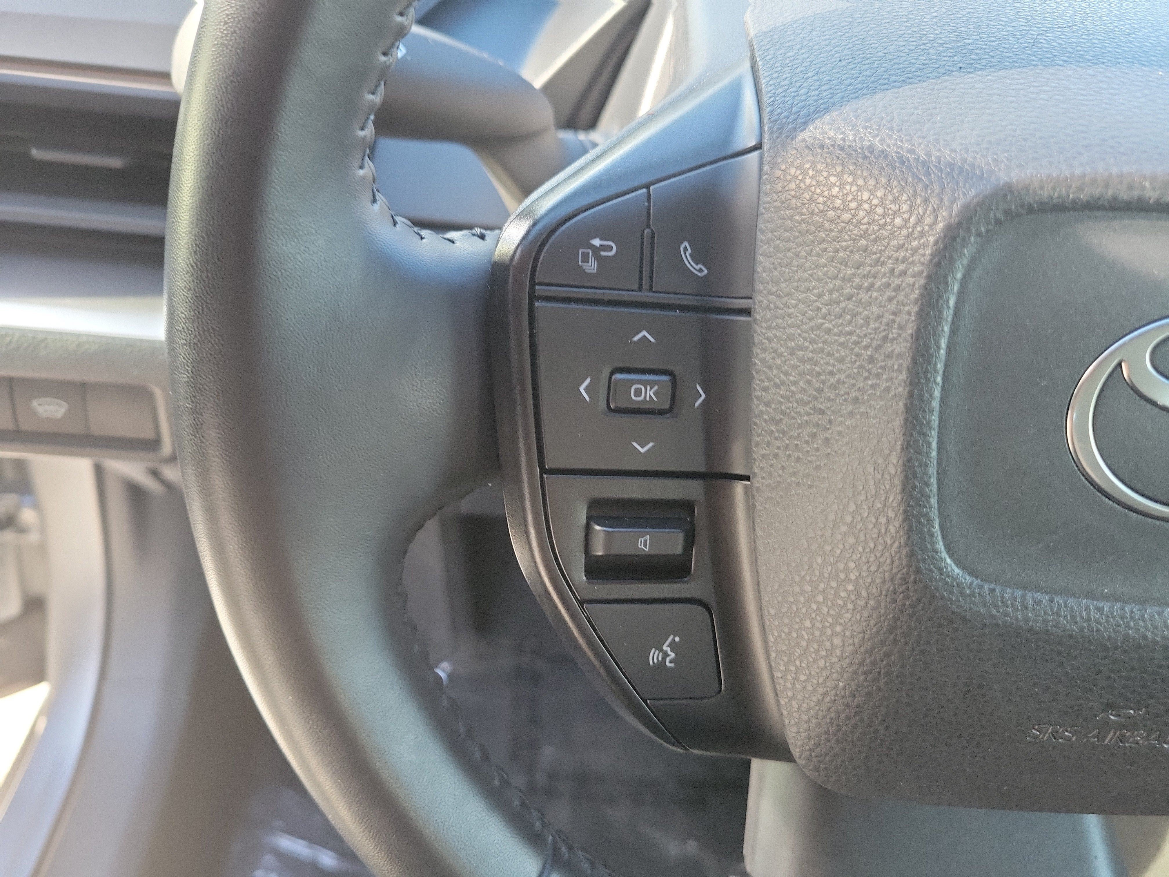 Used 2024 Toyota Prius LE FWD image 24