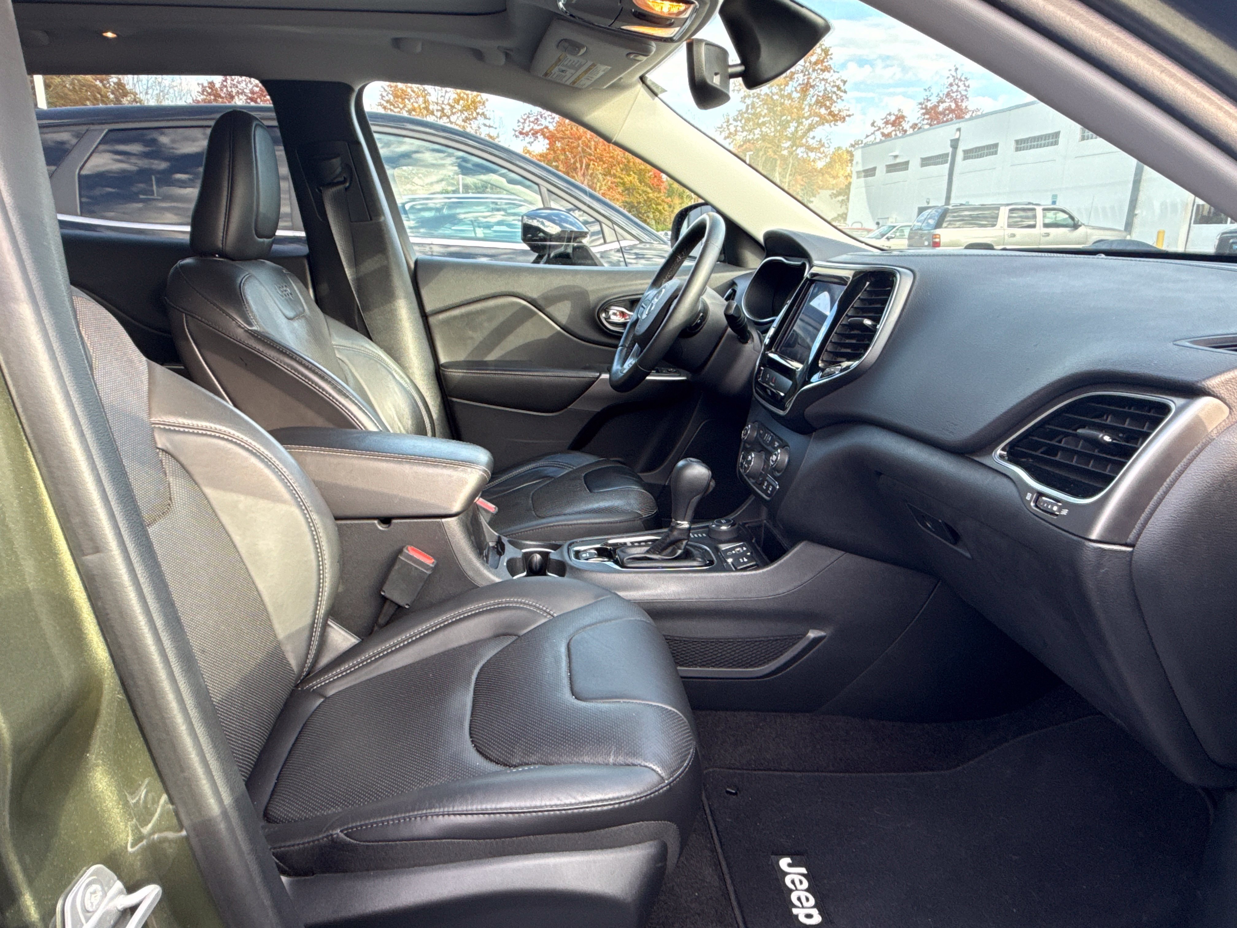 Used 2019 Jeep Cherokee Limited w/ Luxury Group AWD/4WD image 21