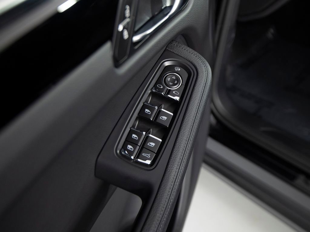 Certified 2025 Porsche Macan image 20