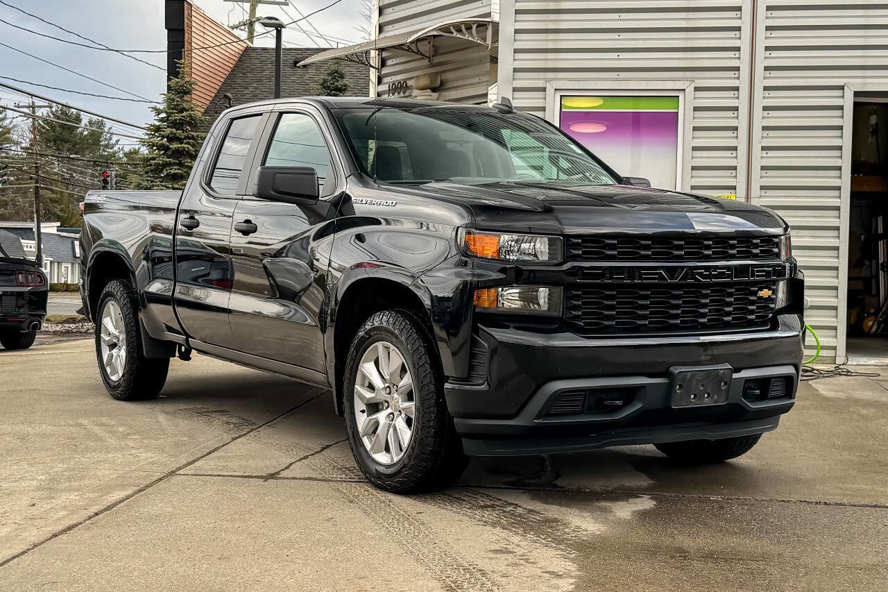 Used 2019 Chevrolet Silverado 1500 Custom w/ Custom Value Package AWD/4WD image 1