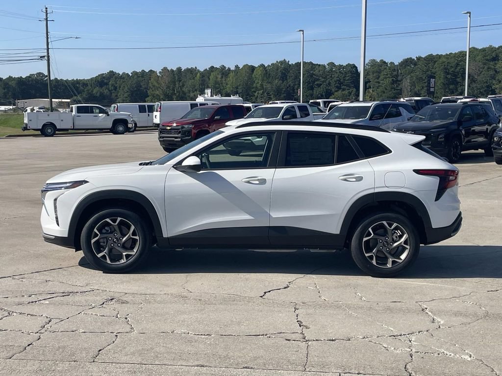 New 2026 Chevrolet Trax LT w/ Sunroof Package FWD image 2