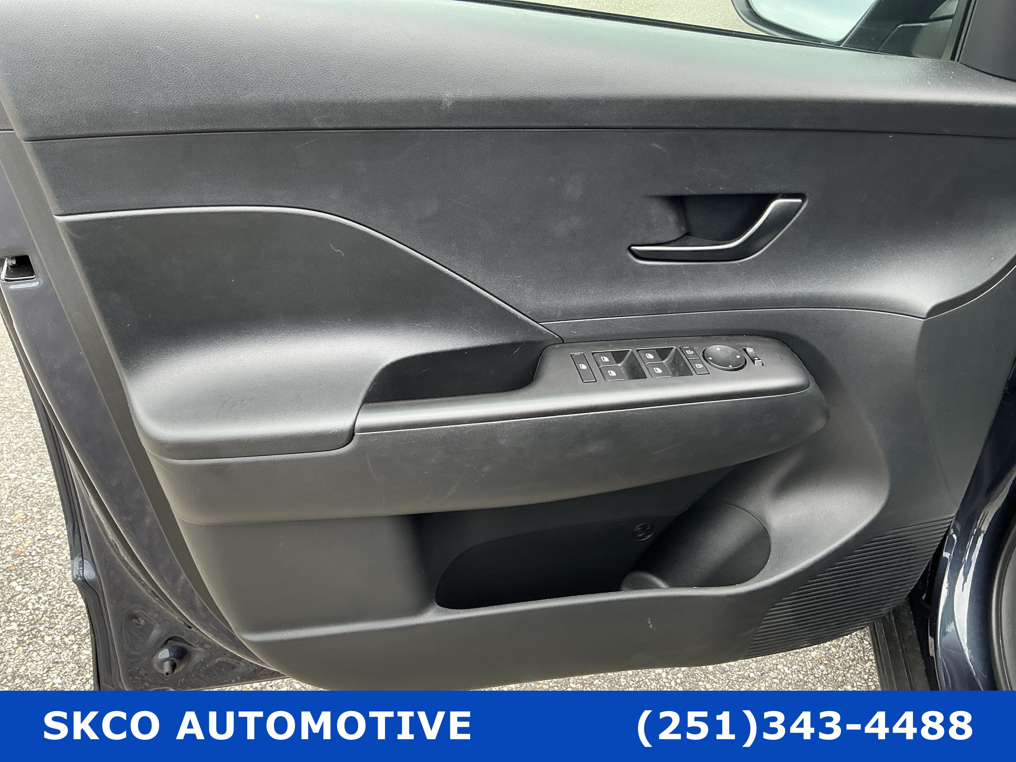 Used 2025 Hyundai Kona SEL FWD image 12
