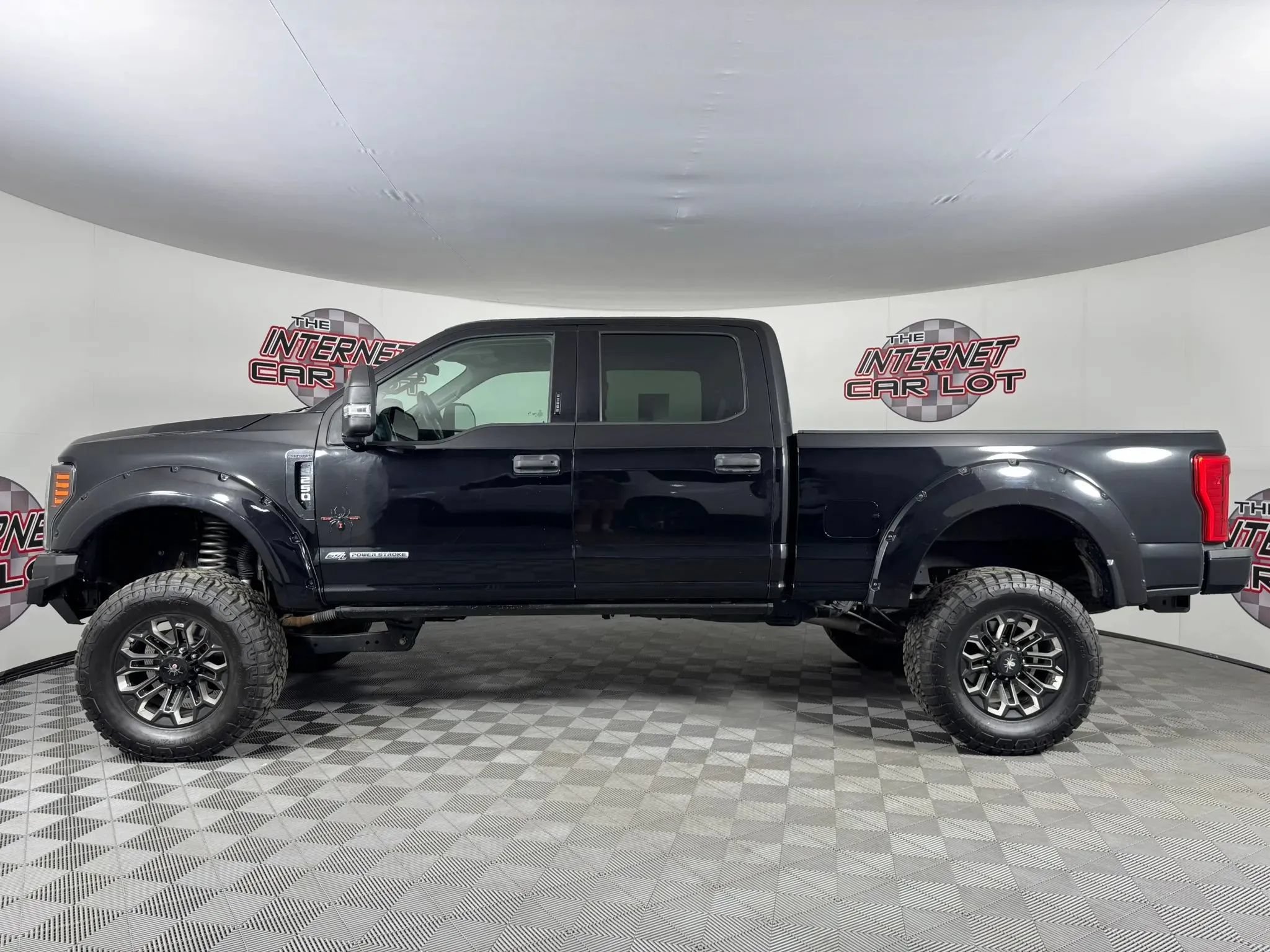 Used 2019 Ford F250 XLT w/ XLT Value Package AWD/4WD image 4