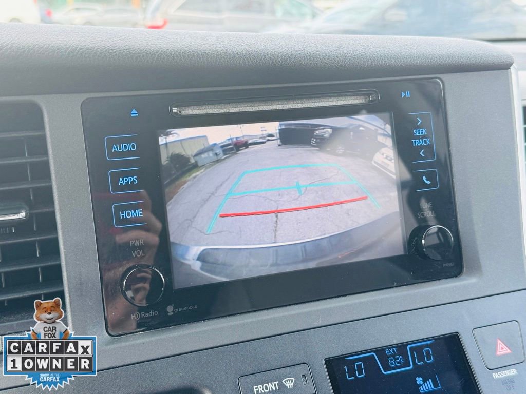 Used 2015 Toyota Sienna LE image 22