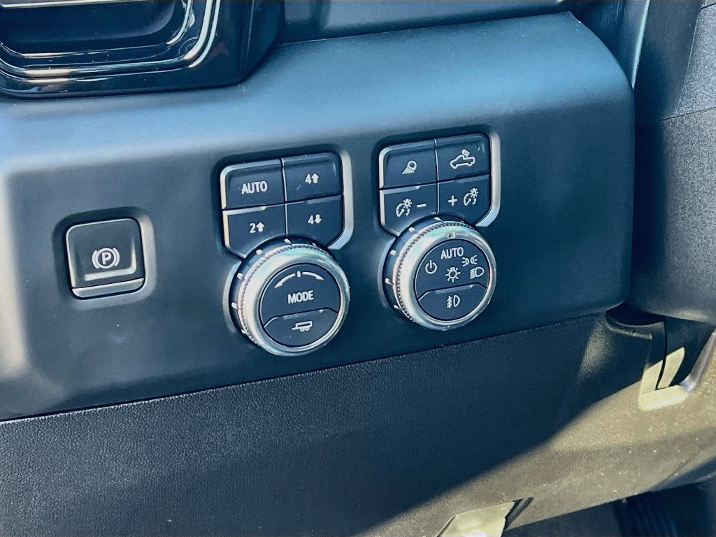 Used 2024 GMC Sierra 2500 AT4 w/ AT4 Premium Plus Package AWD/4WD image 10