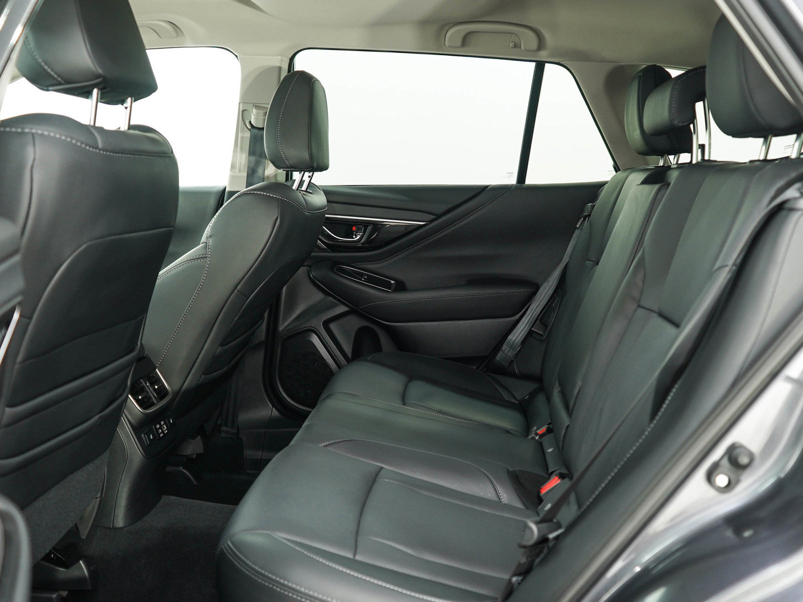 Used 2025 Subaru Outback Limited AWD/4WD image 18