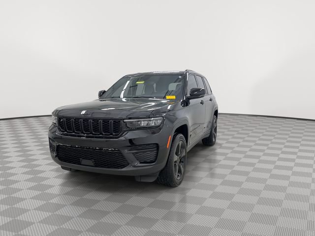 Used 2024 Jeep Grand Cherokee Altitude image 5
