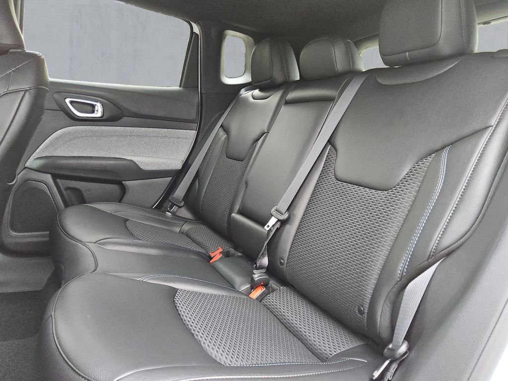 New 2026 Jeep Compass Latitude image 13