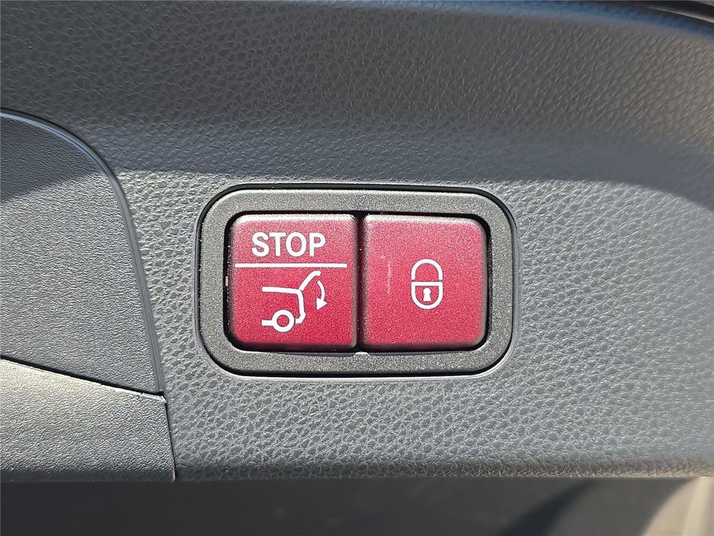 Used 2023 Mercedes-Benz GLC 300 4MATIC Coupe image 10