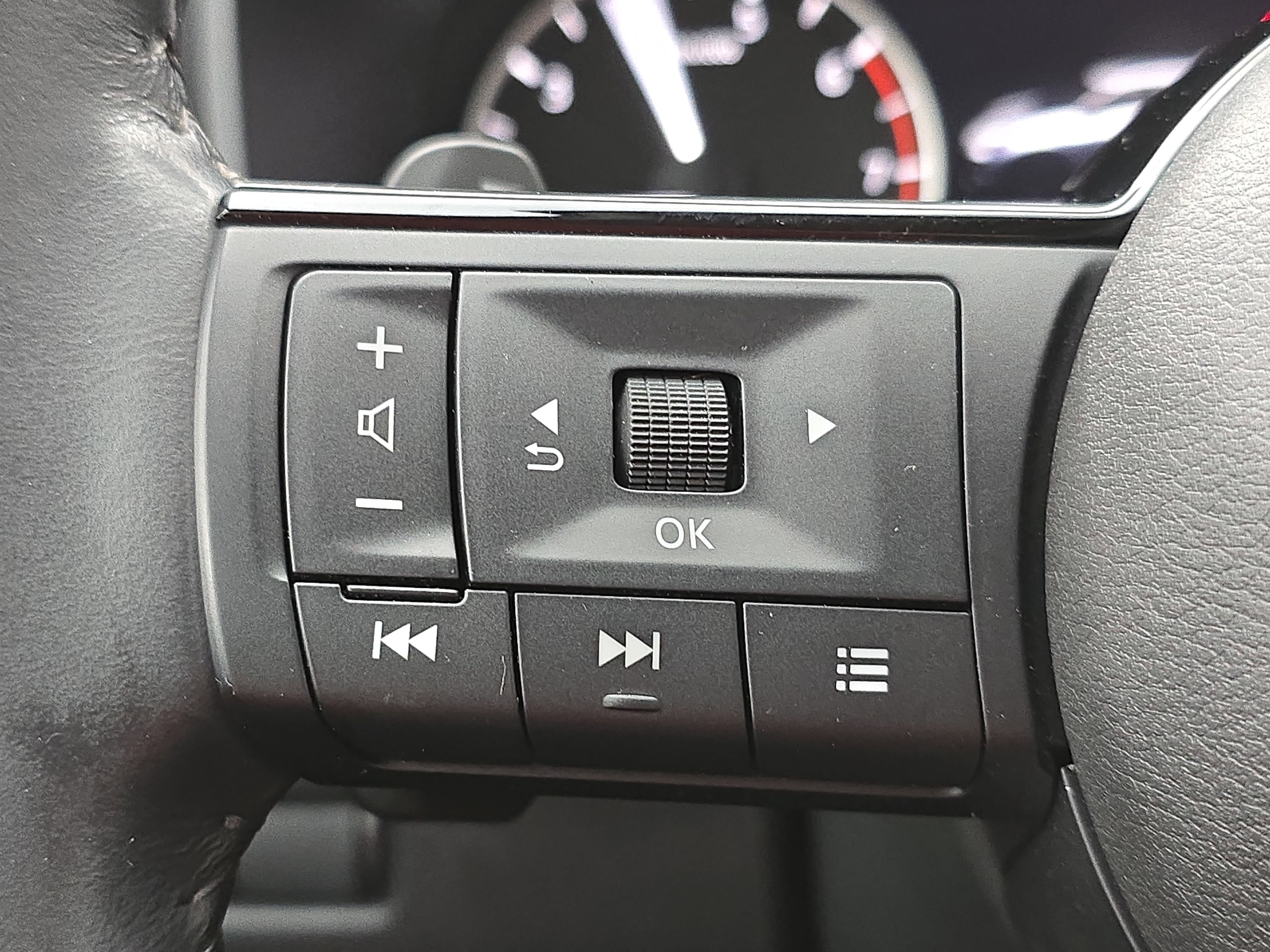 Certified 2023 Nissan Rogue SV w/ SV Premium B Package FWD image 17