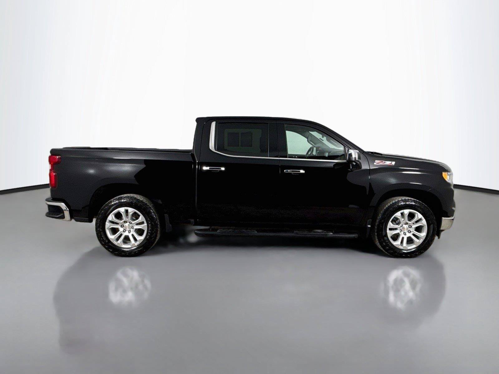 Used 2022 Chevrolet Silverado 1500 LTZ w/ LTZ Premium Package AWD/4WD image 14