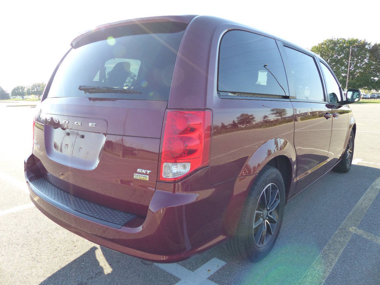 Used 2018 Dodge Grand Caravan SXT w/ Blacktop Package FWD image 10
