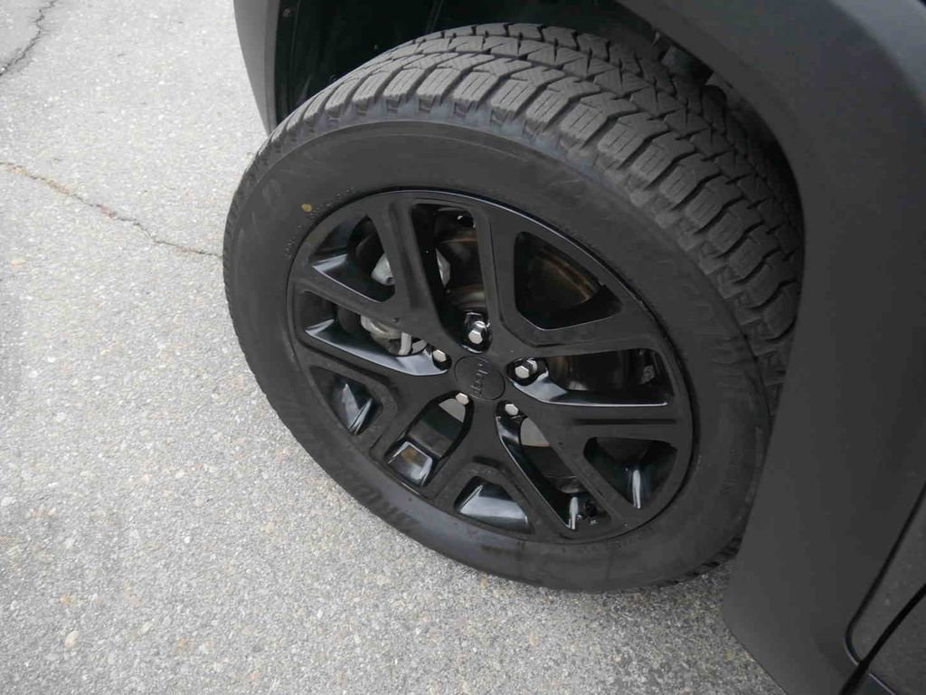 Used 2017 Jeep Renegade Altitude AWD/4WD image 11