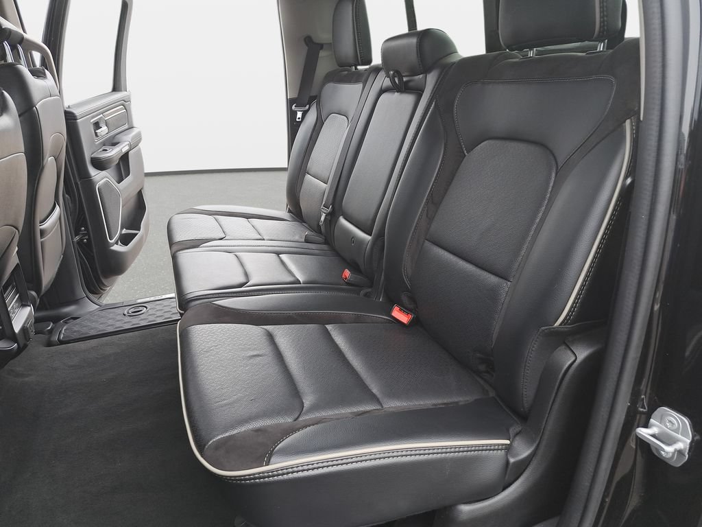 Used 2022 RAM 1500 Laramie AWD/4WD image 15