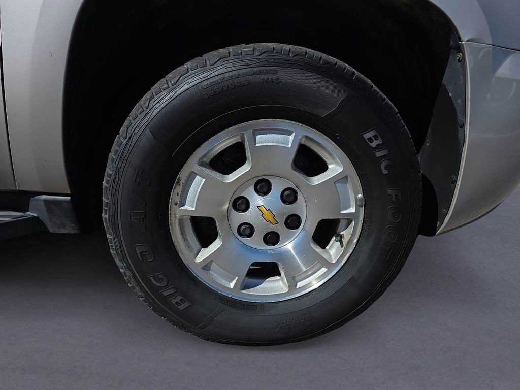 Used 2009 Chevrolet Suburban LT image 14