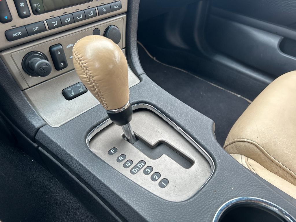 Used 2005 Ford Thunderbird image 10