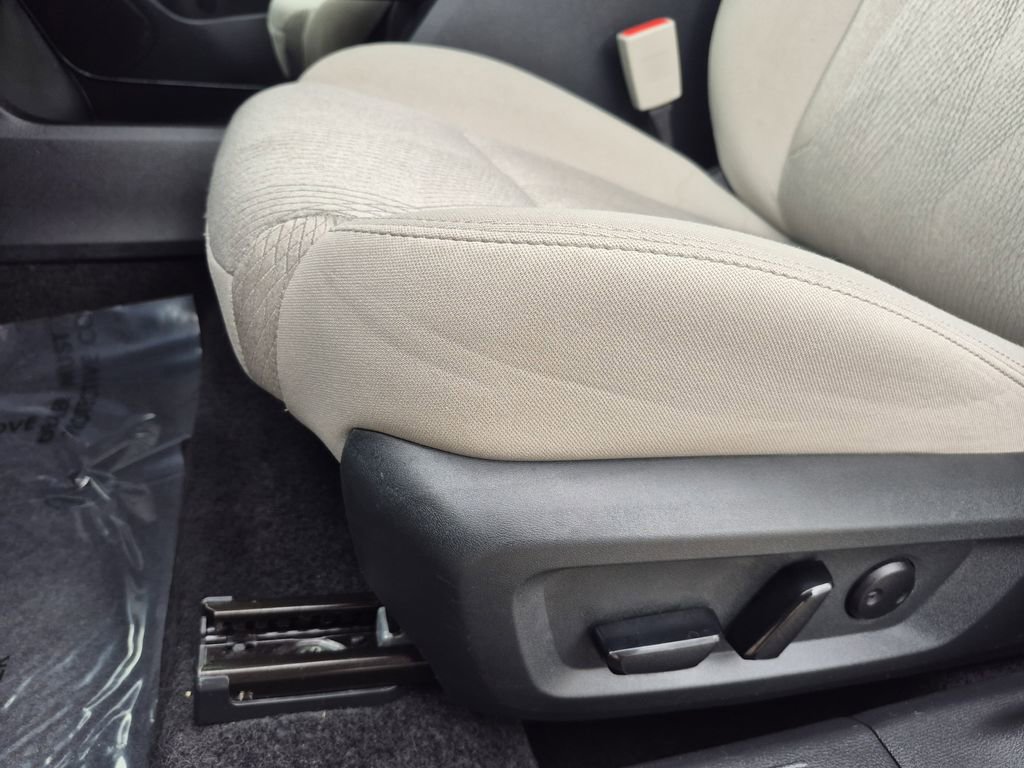 Used 2025 Nissan Rogue SV image 12
