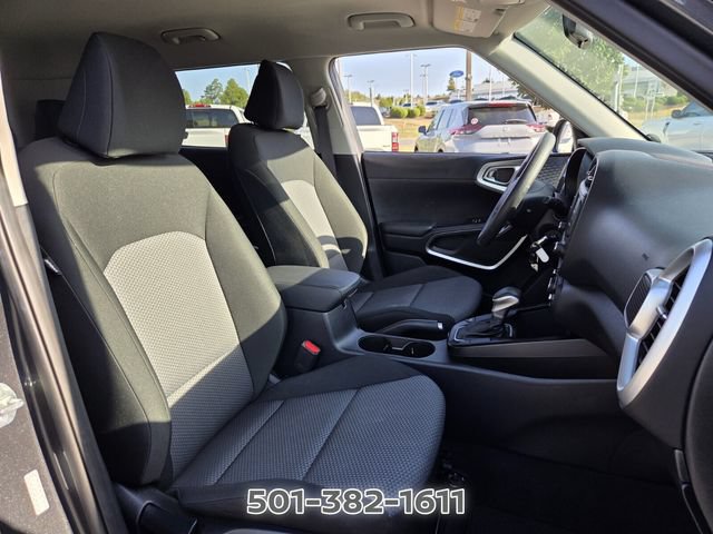 Used 2025 Kia Soul LX w/ LX Technology Package FWD image 17