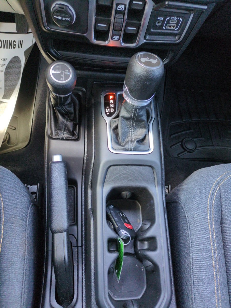 Used 2025 Jeep Wrangler Unlimited Sahara AWD/4WD image 21