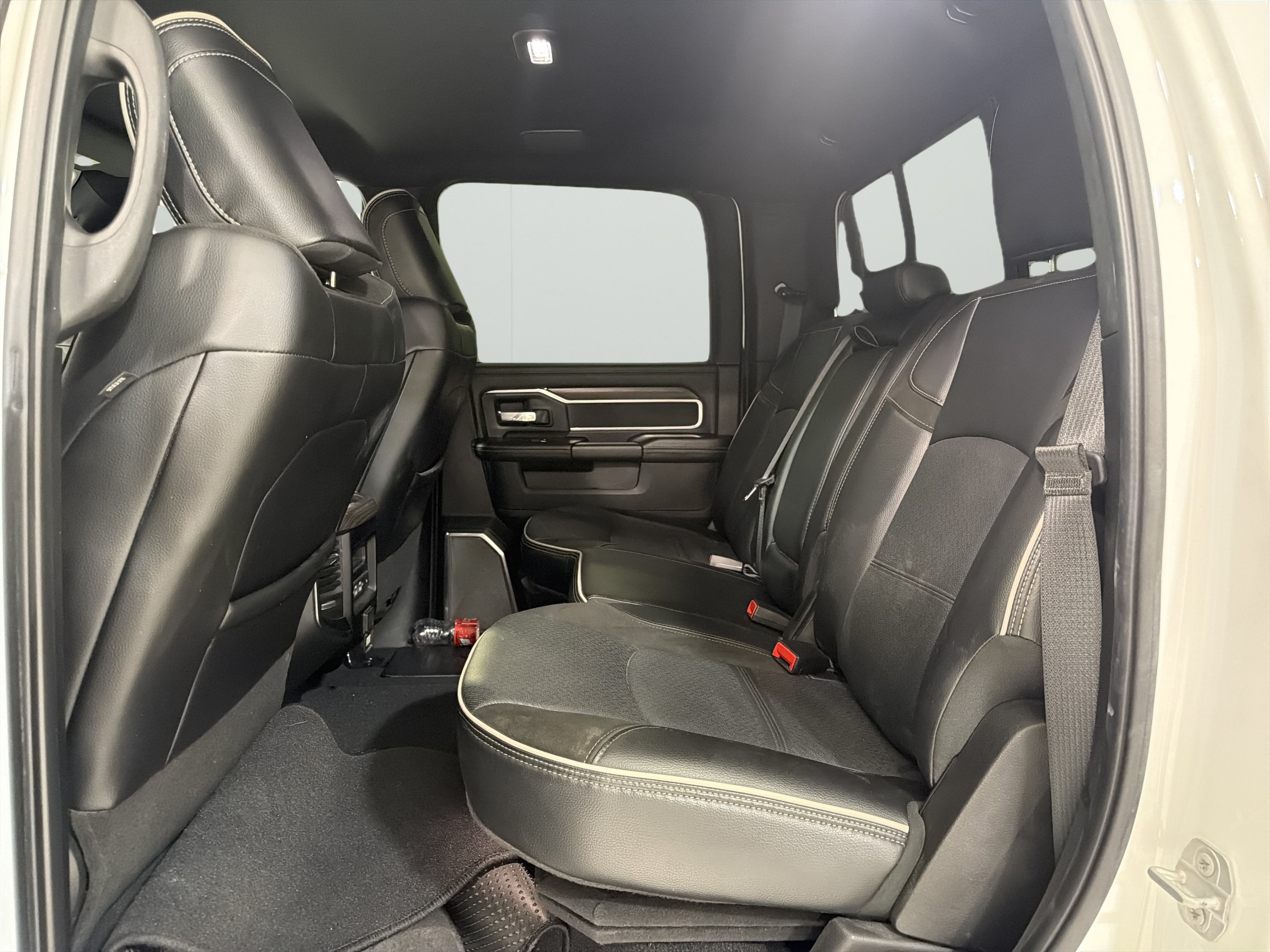 Used 2025 RAM 2500 Laramie AWD/4WD image 10
