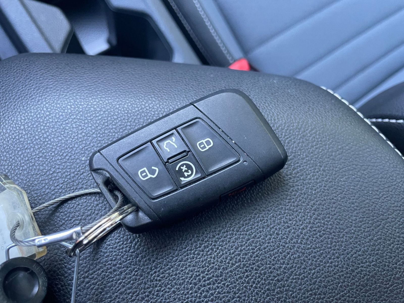 Used 2025 Volkswagen Jetta SE image 18