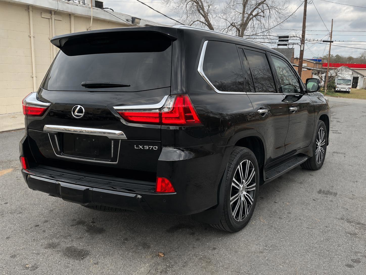 Used 2021 Lexus LX 570 4WD w/ Luxury Package image 7
