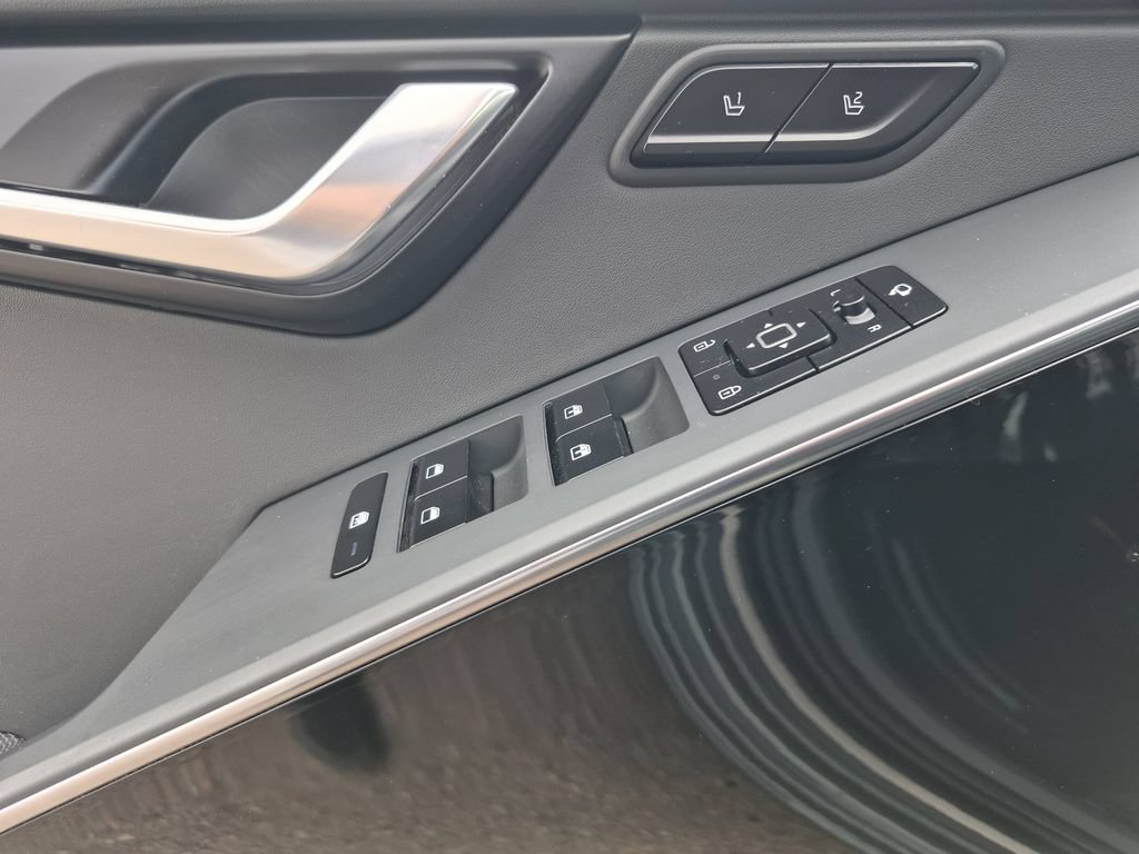 Certified 2024 Kia Niro Wave FWD image 9