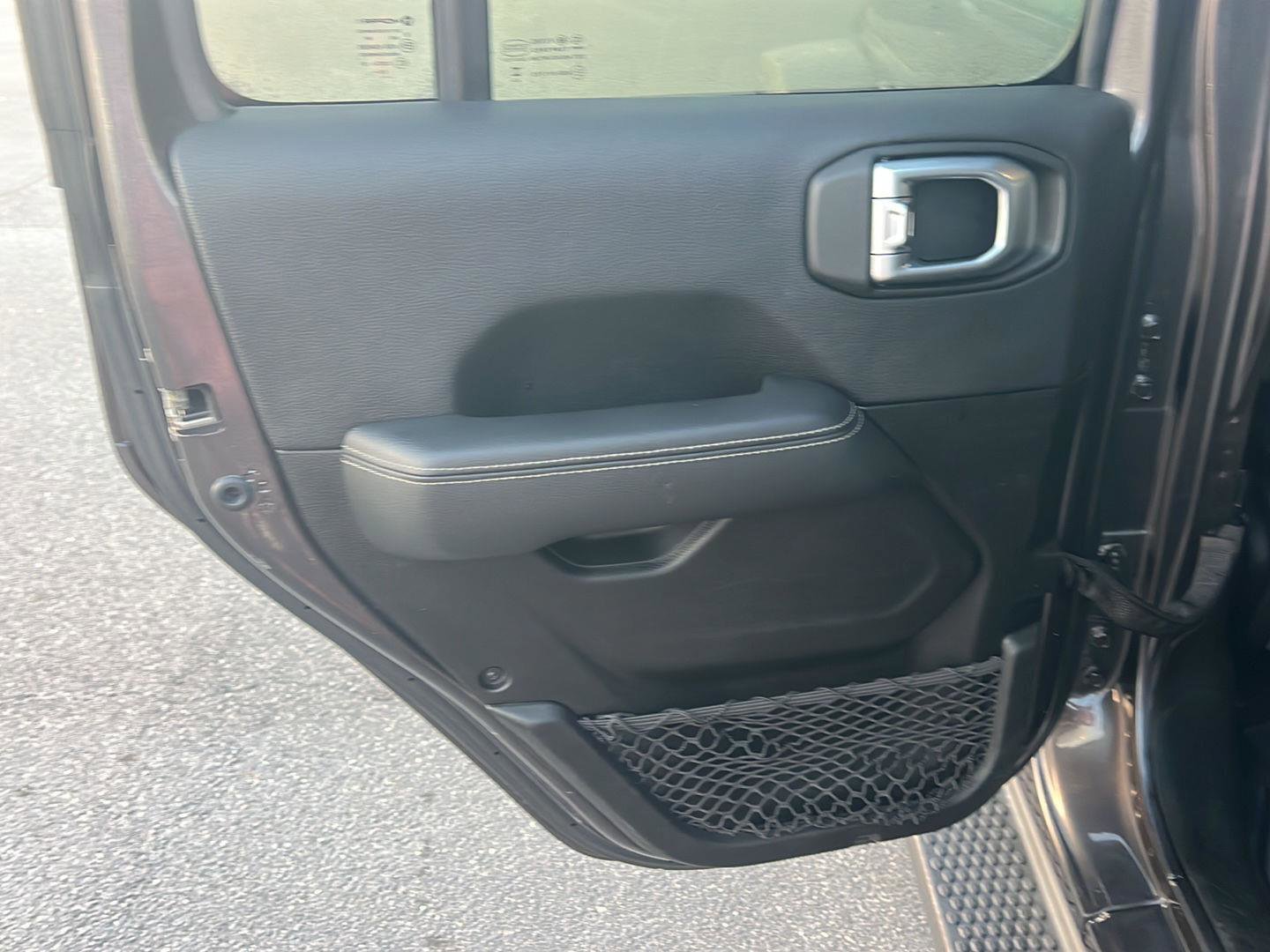 Used 2020 Jeep Wrangler Unlimited Sahara image 17