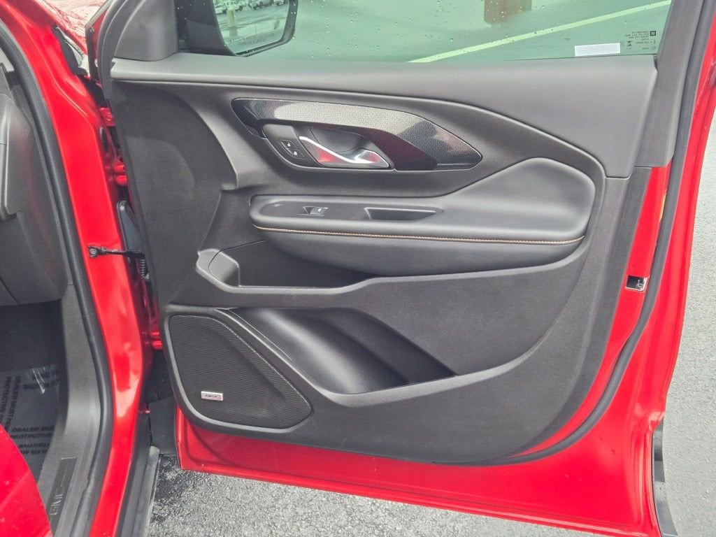 Used 2024 GMC Terrain AT4 w/ Infotainment Package II image 5