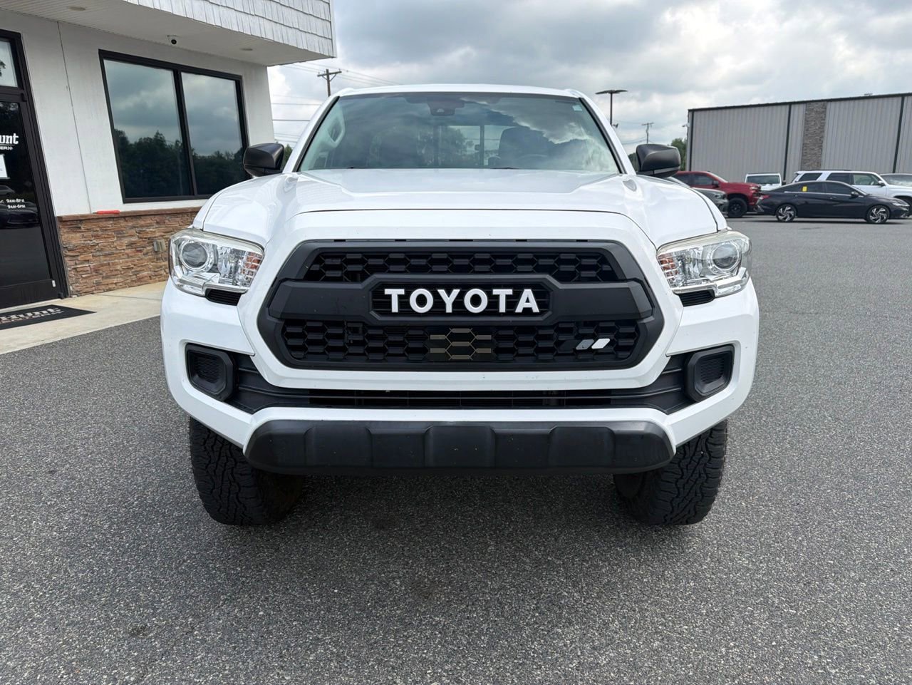 Used 2019 Toyota Tacoma SR w/ SX Package AWD/4WD image 10
