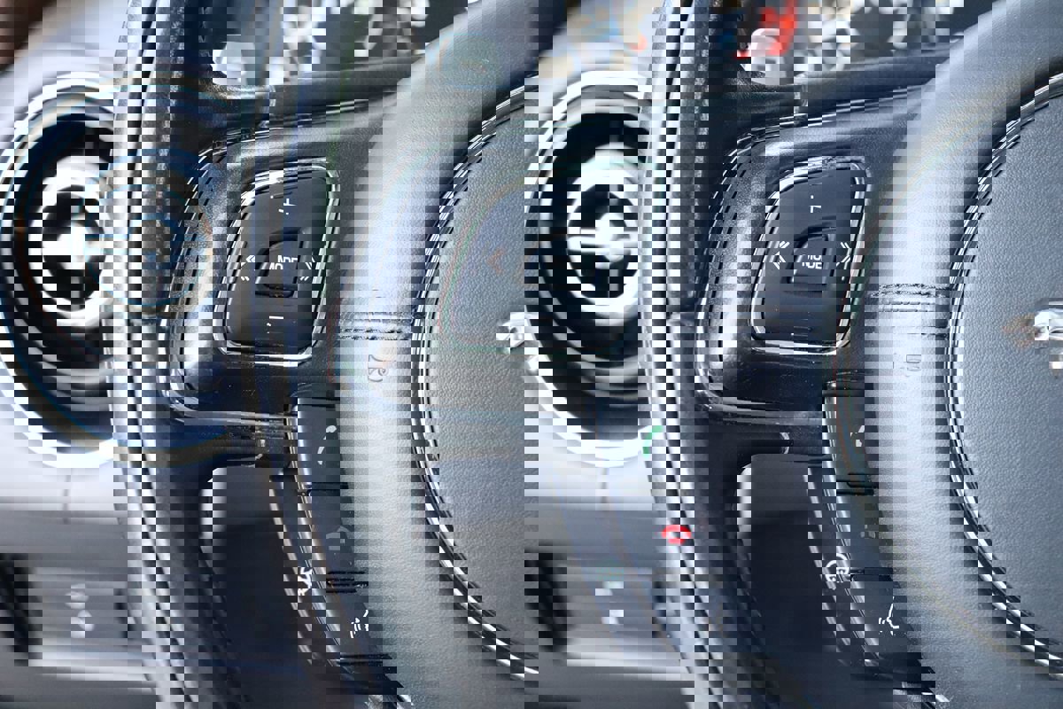 Used 2019 Jaguar XJ L Portfolio image 17