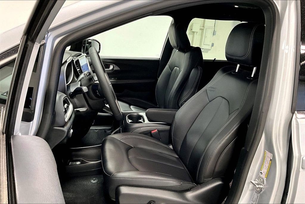 New 2026 Chrysler Voyager LX image 24