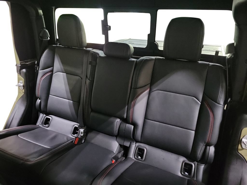 Used 2025 Jeep Gladiator Rubicon AWD/4WD image 19