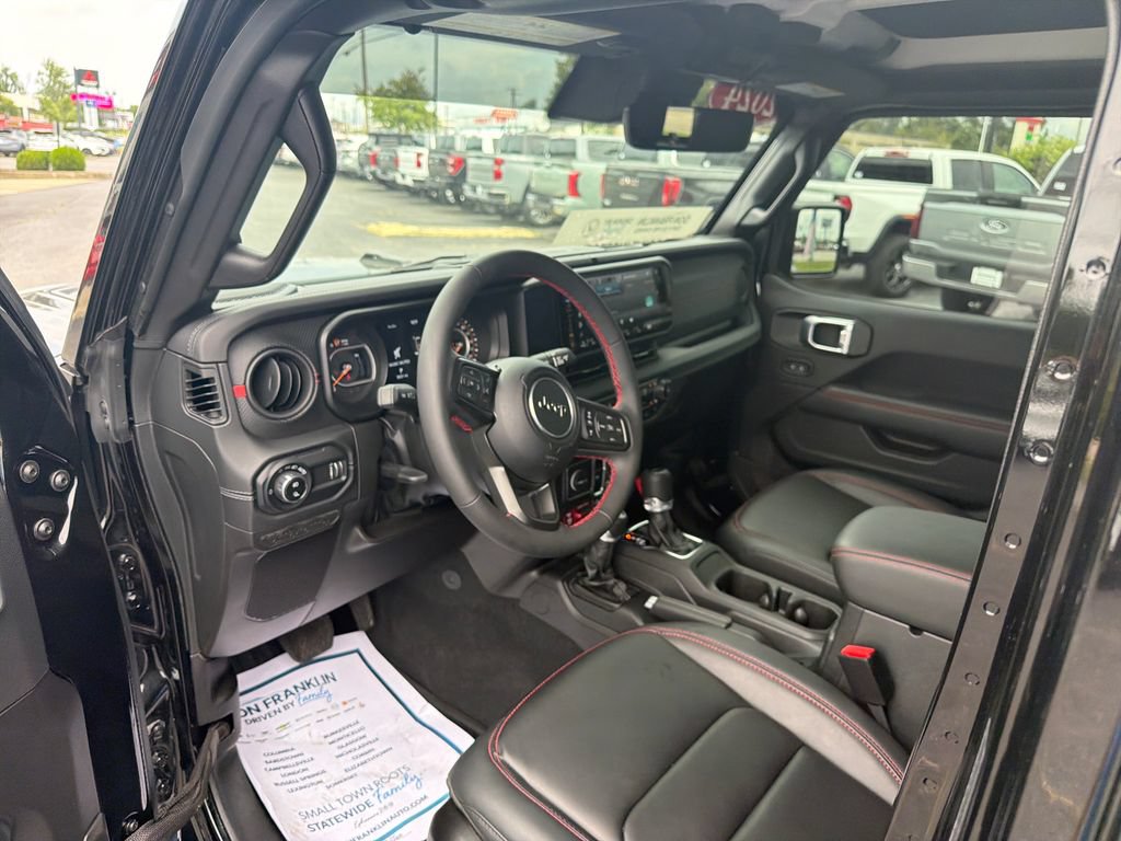 Used 2024 Jeep Gladiator Rubicon AWD/4WD image 16